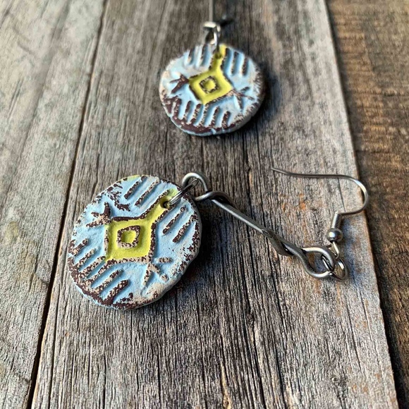 Women's Earrings. - Picture 2 of 4